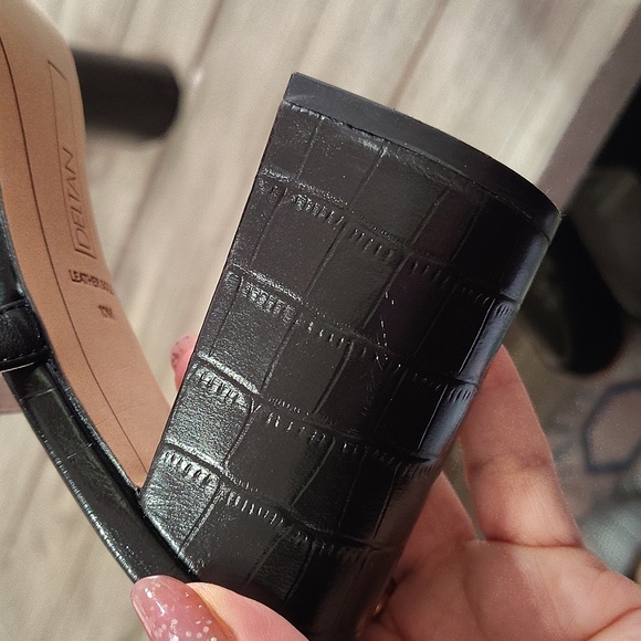 Deltan Pointed Toe Leather Heels In Black Size Women's 10 - Picture 12 of 13